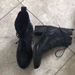 Reaction Kenneth Cole Leather black boots